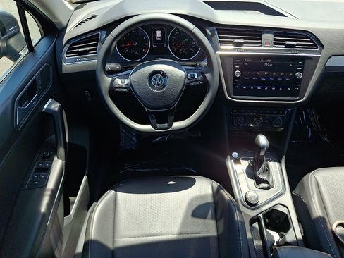Used 2021 Volkswagen Tiguan SE w/ Panoramic Sunroof Package AWD/4WD image 12
