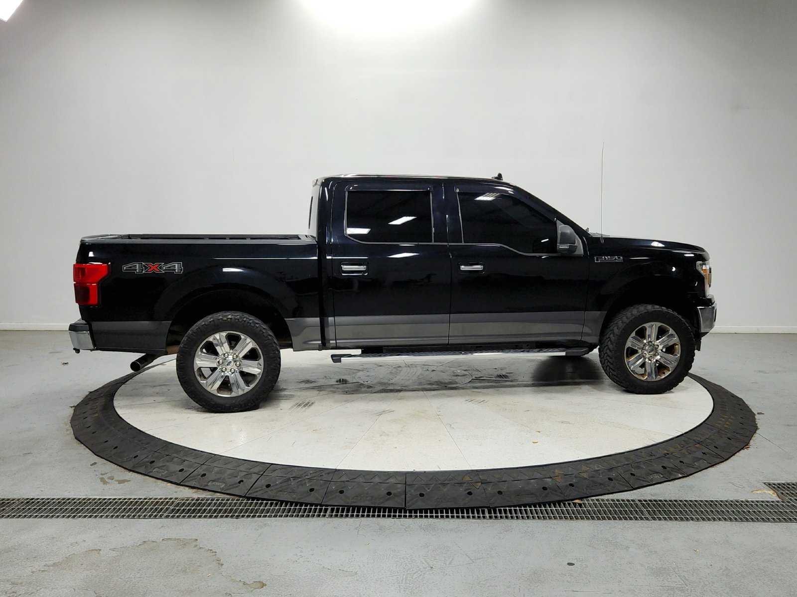 Used 2018 Ford F150 XLT w/ Equipment Group 302A Luxury AWD/4WD image 9