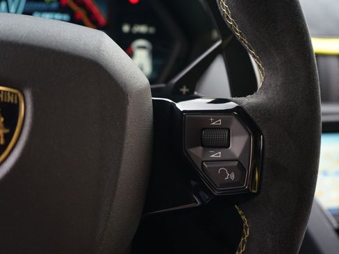 Used 2019 Lamborghini Aventador SVJ image 37