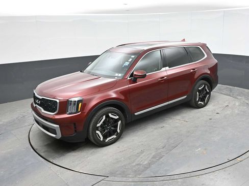 Used 2023 Kia Telluride EX w/ EX Captain's Chair Package FWD image 31