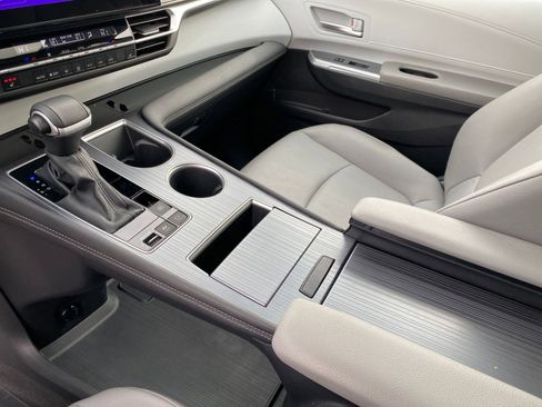 Used 2025 Toyota Sienna XLE image 46