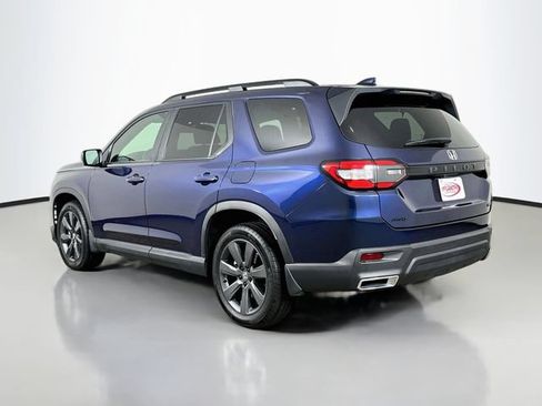 Used 2025 Honda Pilot Sport image 17