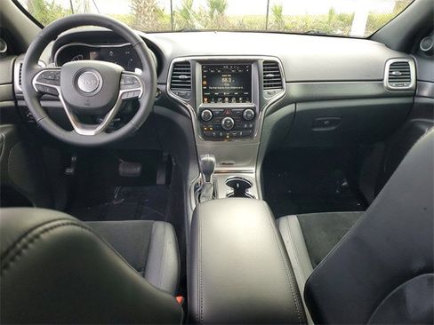 Used 2017 Jeep Grand Cherokee Altitude image 13