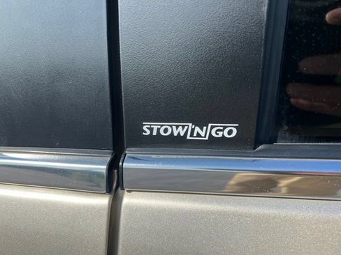 Used 2013 Chrysler Town & Country Touring-L w/ Driver Convenience Group FWD image 29
