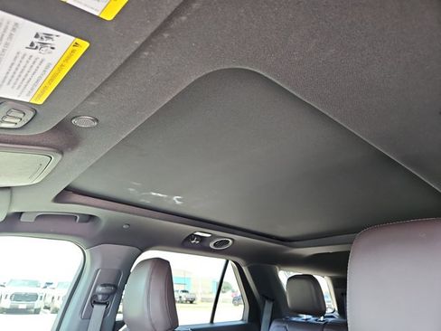 Used 2025 Ford Explorer Platinum RWD image 15