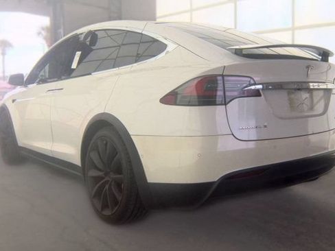 Used 2017 Tesla Model X 75D AWD/4WD image 2