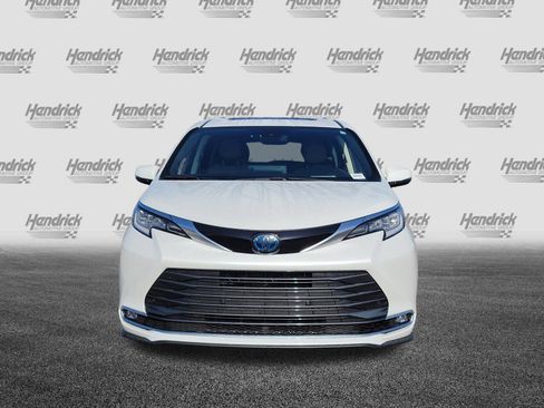Used 2022 Toyota Sienna Limited FWD image 9