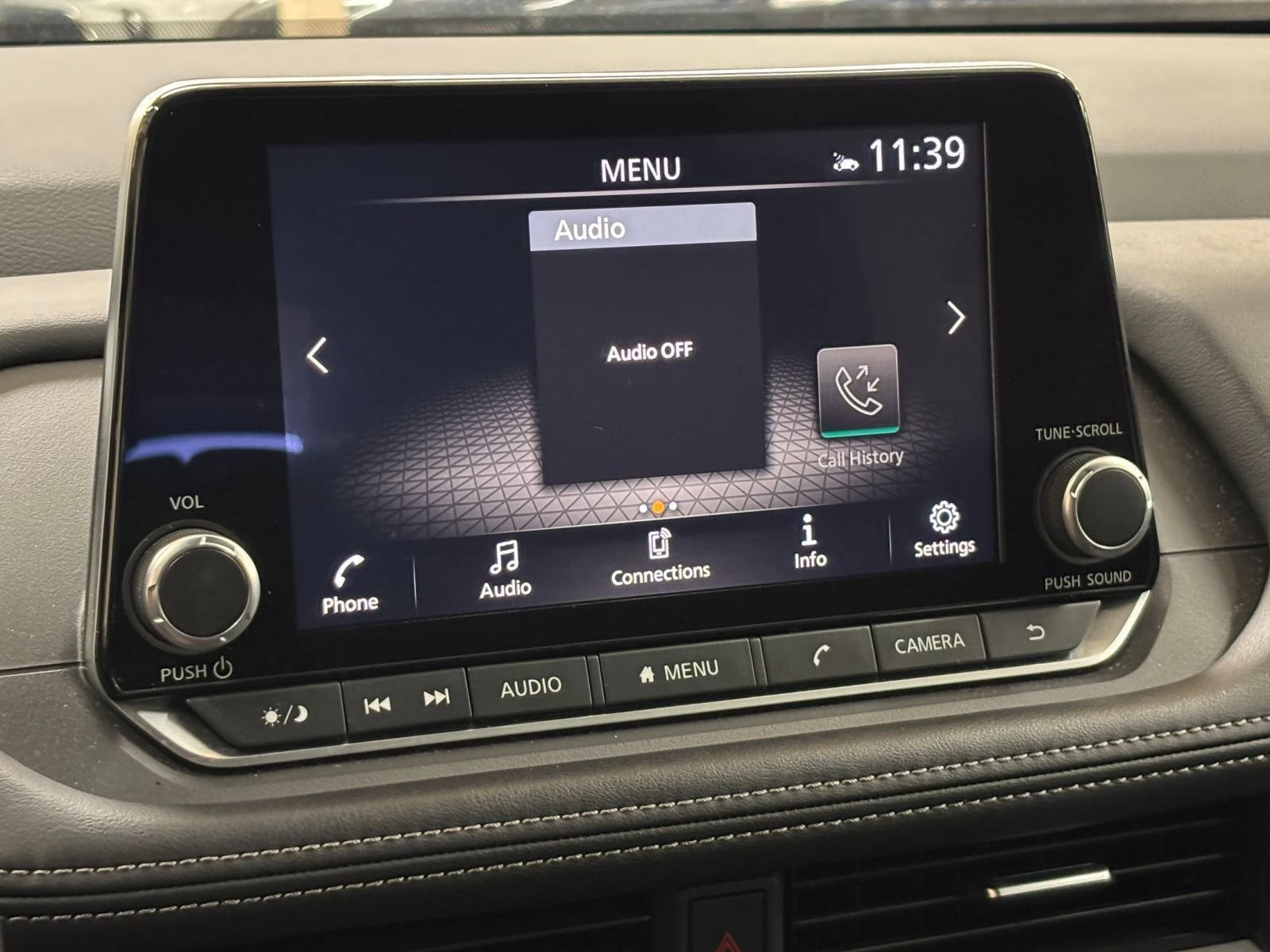 Used 2025 Nissan Rogue SV FWD image 19