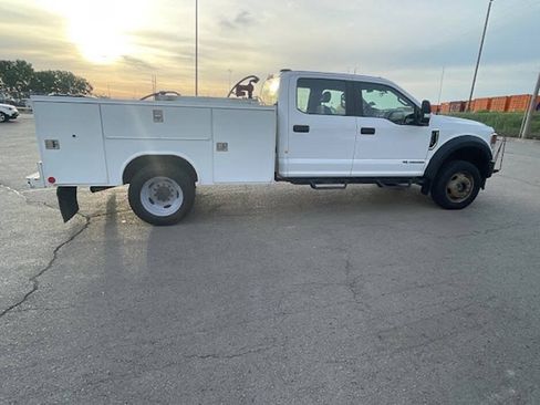 Used 2022 Ford F550 4x4 Crew Cab Super Duty w/ Power Equipment Group image 9