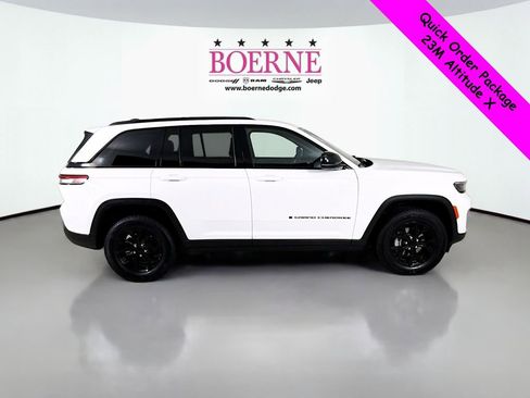 Used 2025 Jeep Grand Cherokee Altitude image 8