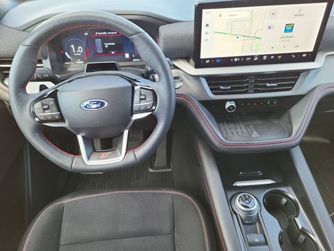 Used 2025 Ford Explorer ST image 10