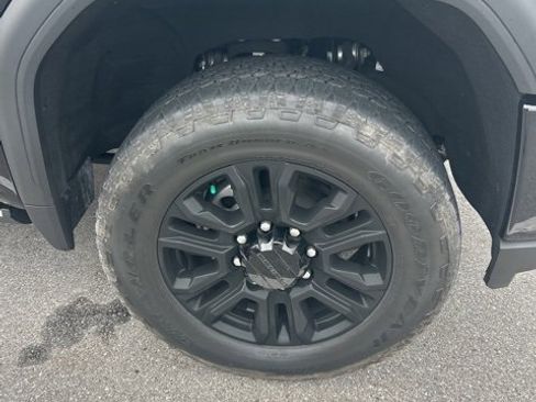 Certified 2022 GMC Sierra 2500 Denali w/ Denali Black Diamond Edition image 4