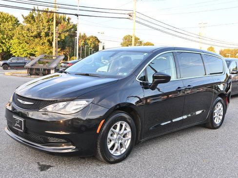 Used 2021 Chrysler Voyager LX FWD image 7