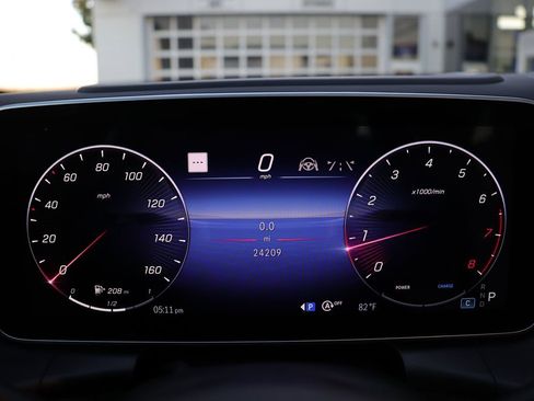 Used 2024 Mercedes-Benz GLC 300 4MATIC w/ AMG Line image 18