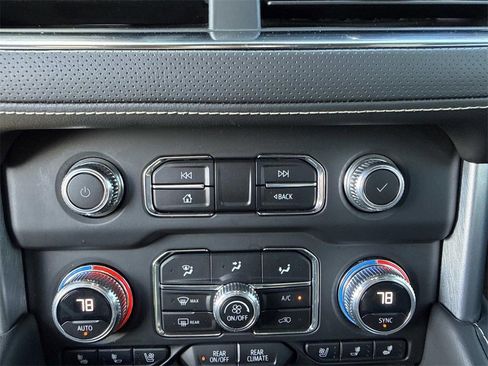 Used 2023 GMC Yukon SLT w/ SLT Luxury Package image 20