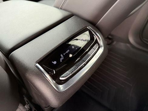 Used 2022 Cadillac XT6 Premium Luxury AWD/4WD image 13