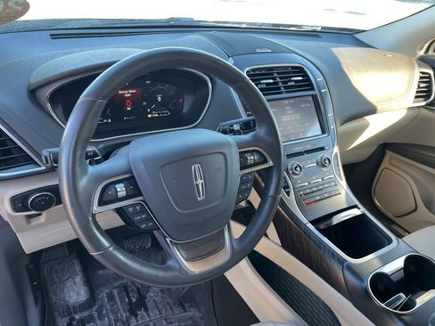 Used 2019 Lincoln Nautilus Select image 10