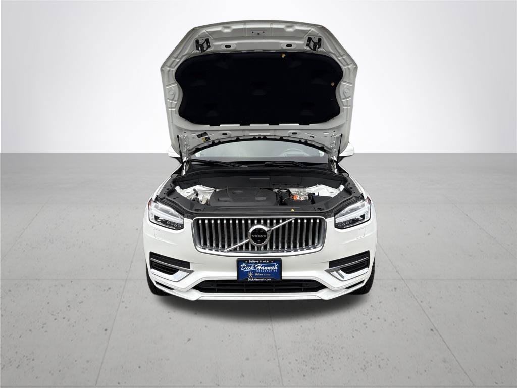 Used 2022 Volvo XC90 T8 Inscription Expression w/ Advanced Package AWD/4WD image 3