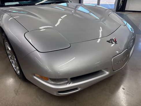 Used 2004 Chevrolet Corvette Coupe w/ Preferred Equipment Group image 21