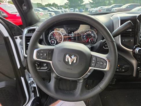 Used 2025 RAM 2500 Big Horn AWD/4WD image 3