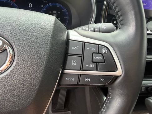 Used 2023 Toyota Highlander Platinum AWD/4WD image 29
