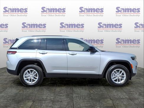 New 2025 Jeep Grand Cherokee Laredo X image 3