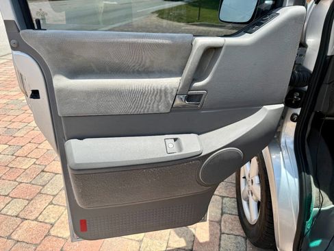 Used 2003 Volkswagen Eurovan MV image 11