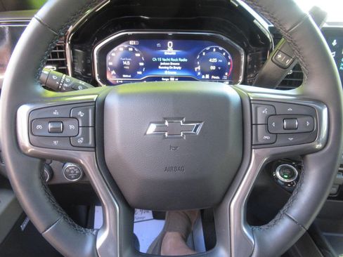 Used 2025 Chevrolet Silverado 2500 ZR2 w/ Technology Package AWD/4WD image 37