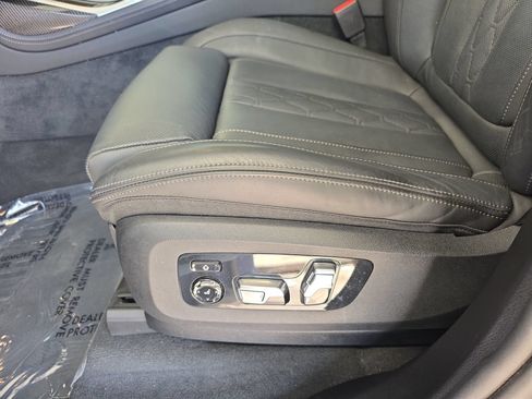 Used 2024 BMW X7 M60i AWD/4WD image 28