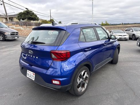 Used 2022 Hyundai Venue Limited FWD image 3