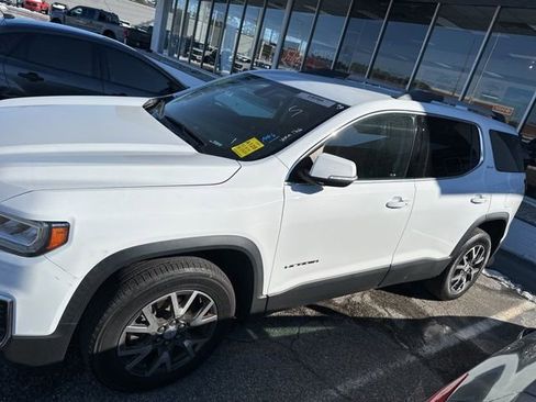 Used 2020 GMC Acadia SLE w/ Driver Convenience Package image 3