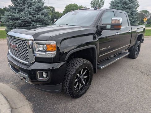 Used 2016 GMC Sierra 2500 Denali w/ Duramax Plus Package AWD/4WD image 4