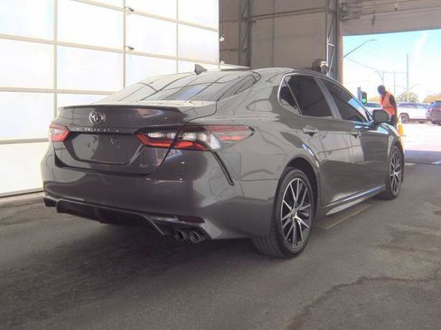 Used 2022 Toyota Camry SE FWD image 3