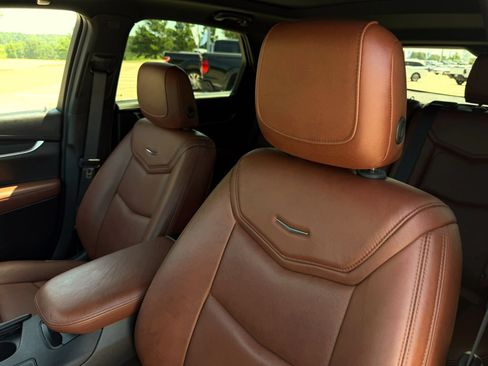 Used 2019 Cadillac XT5 Luxury FWD image 12