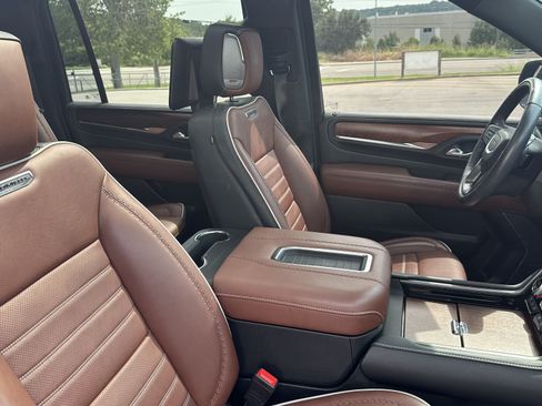 Used 2023 GMC Yukon XL Denali Ultimate AWD/4WD image 33