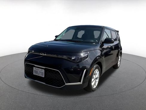 Used 2025 Kia Soul LX w/ LX Technology Package FWD image 7