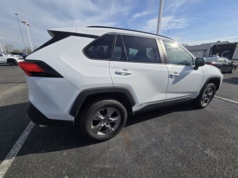 Used 2022 Toyota RAV4 LE image 8