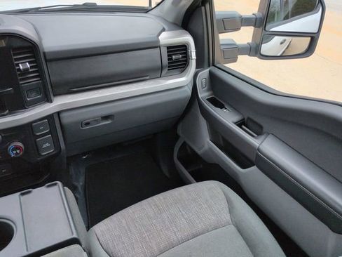 Certified 2025 Ford F250 XLT image 17