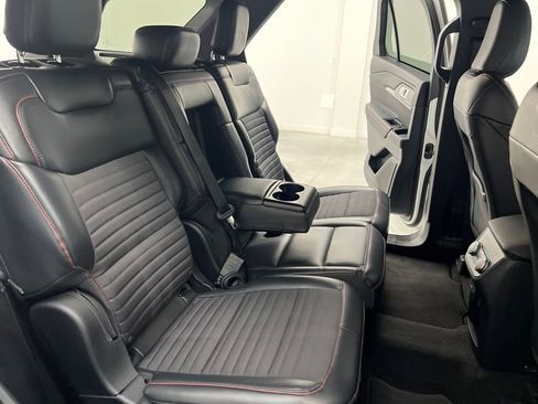 Used 2025 Ford Explorer ST-Line w/ ST-Line Street Pack image 18