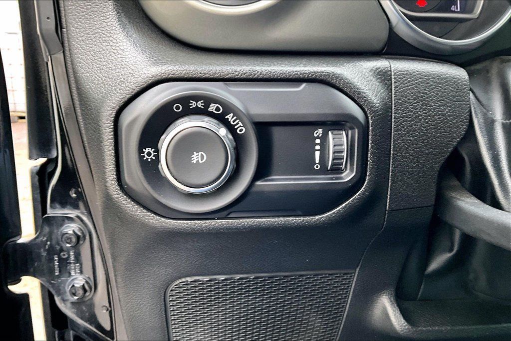 Used 2023 Jeep Wrangler Unlimited Sahara AWD/4WD image 17