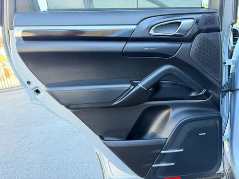 Used 2016 Porsche Cayenne S AWD/4WD image 36