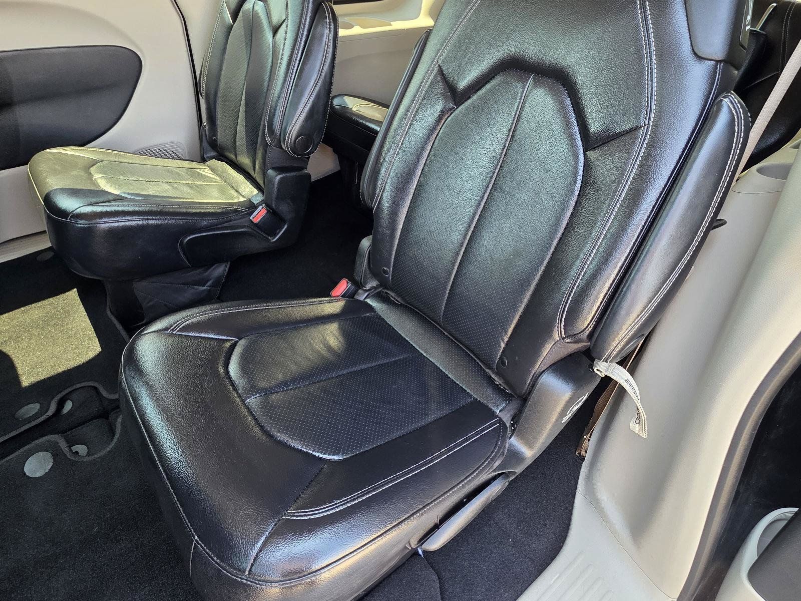 Used 2022 Chrysler Pacifica Touring-L FWD image 30