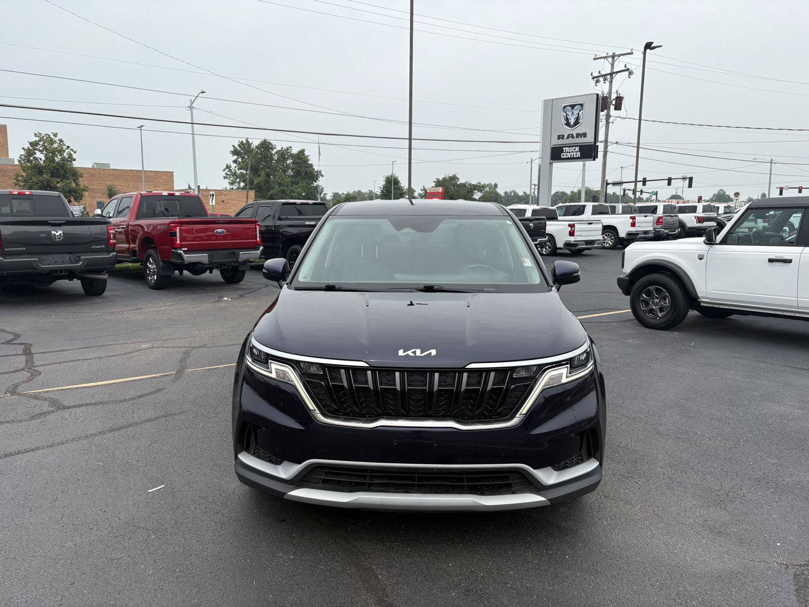 Used 2023 Kia Carnival LX FWD image 18