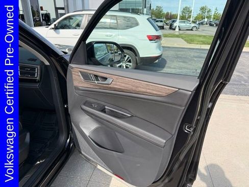 Used 2025 Volkswagen Atlas SEL AWD/4WD image 18