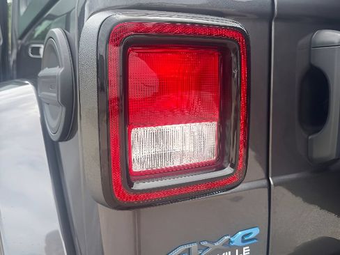 Used 2024 Jeep Wrangler Unlimited AWD/4WD image 23