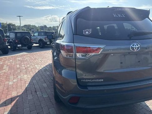 Used 2015 Toyota Highlander Limited w/ Driver Technology Package AWD/4WD image 10