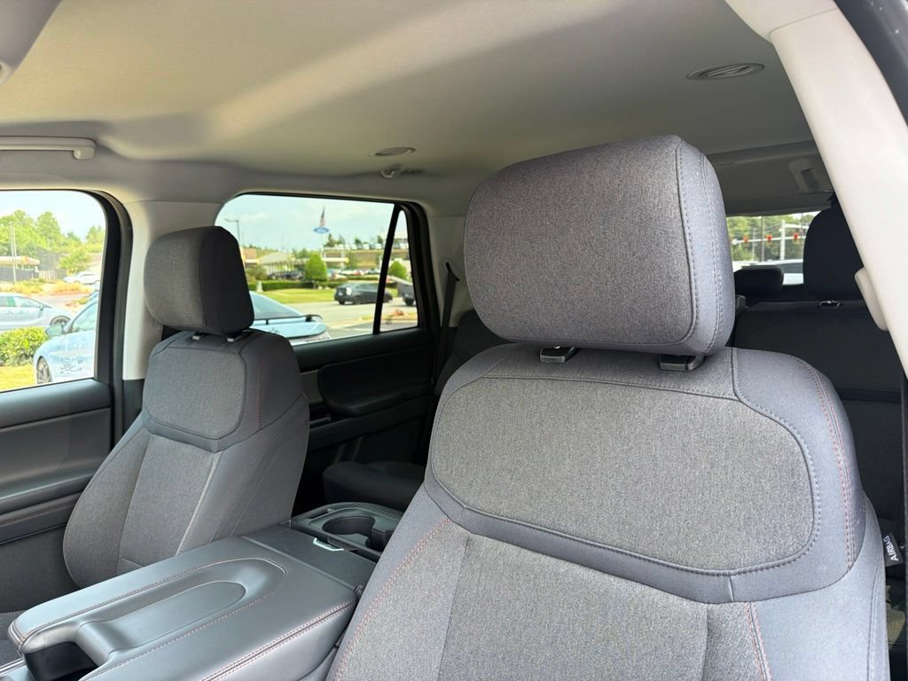 Used 2025 Ford Expedition Active AWD/4WD image 25
