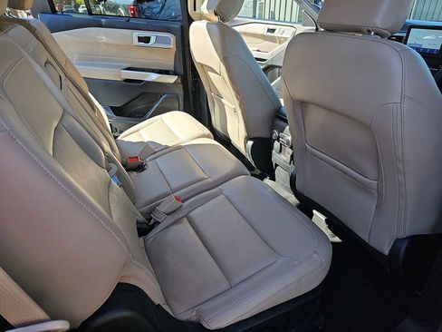 Used 2023 Ford Explorer Limited image 13