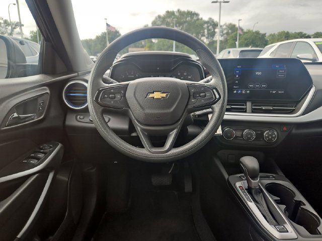 Used 2025 Chevrolet Trax LS FWD image 13