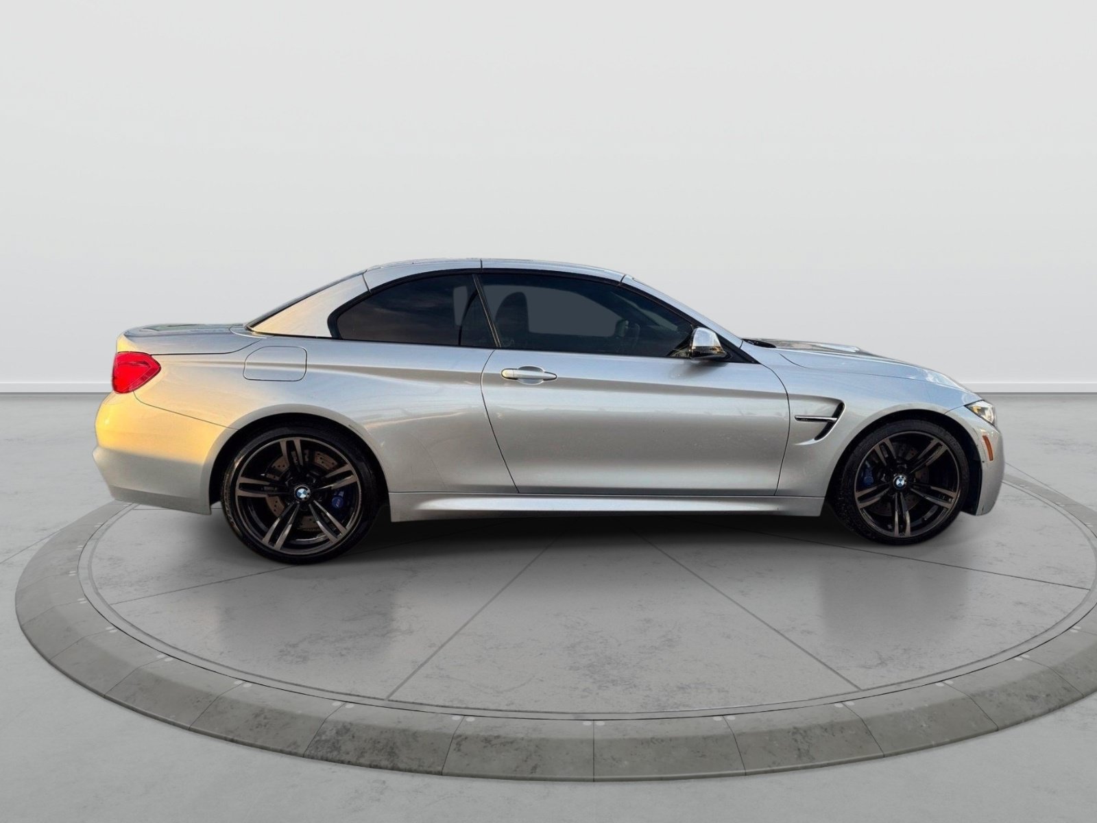 Used 2018 BMW M4 Convertible RWD image 7
